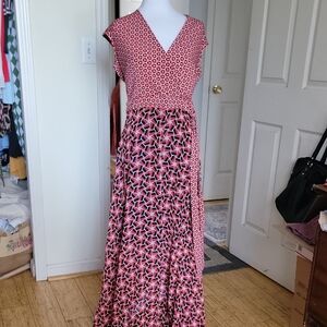 JUST TAYLOR Geometric Patterned V-Neck Maxi Dress